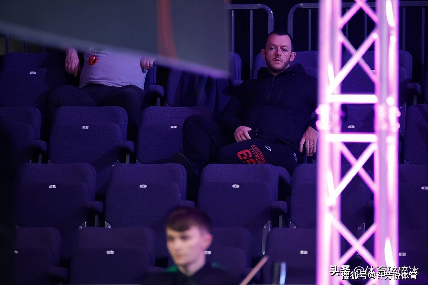 的一场较量, 则是初出茅, 相上下 的一场较量, 则是初出茅, 相上下