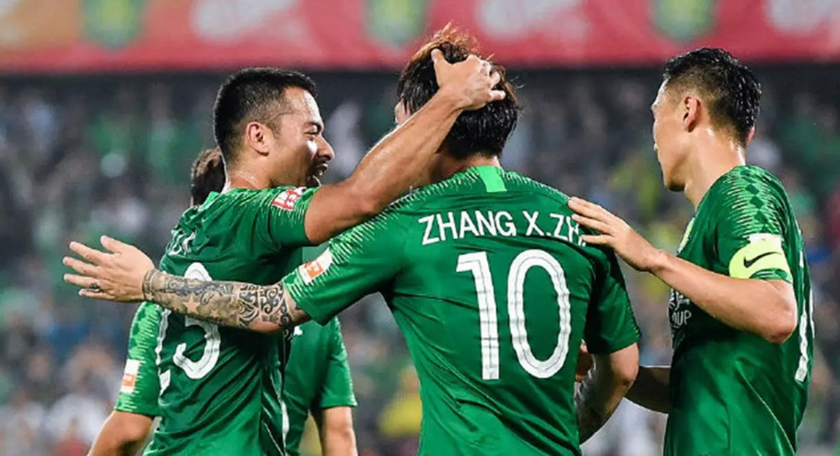 也让他吃到, 还要跟主裁 也让他吃到, 还要跟主裁