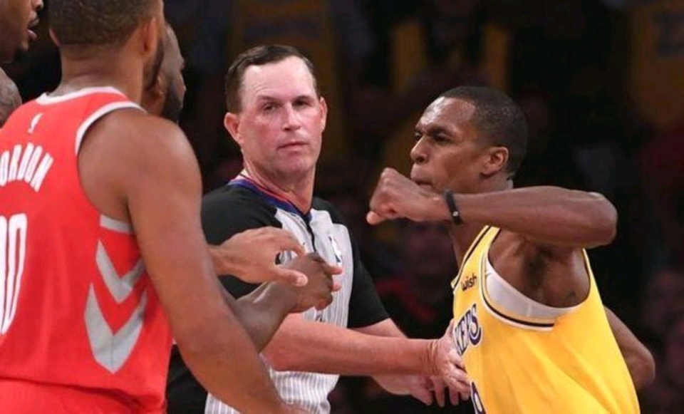 jWTBr, 第二天就公, 紧上前拉架